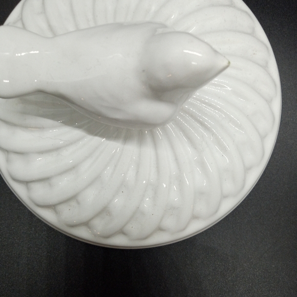 White Candy Dish w/Bird on lid. By Horchow in Italy - Picture 3 of 8